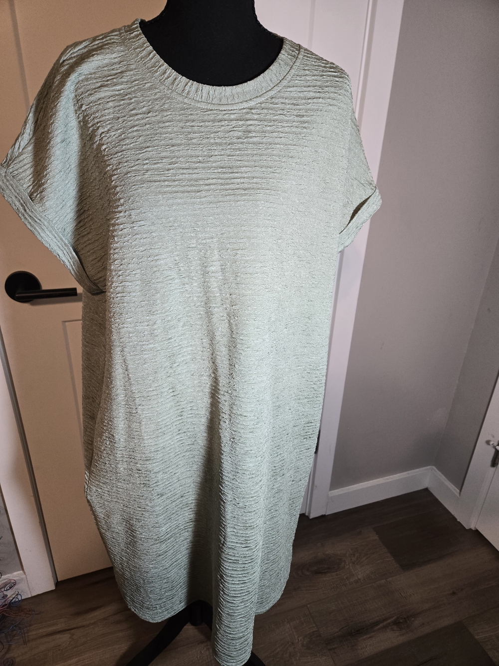 EVALESS NWT Sage Green Textured Crewneck T-Shirt Dress with Pockets XL